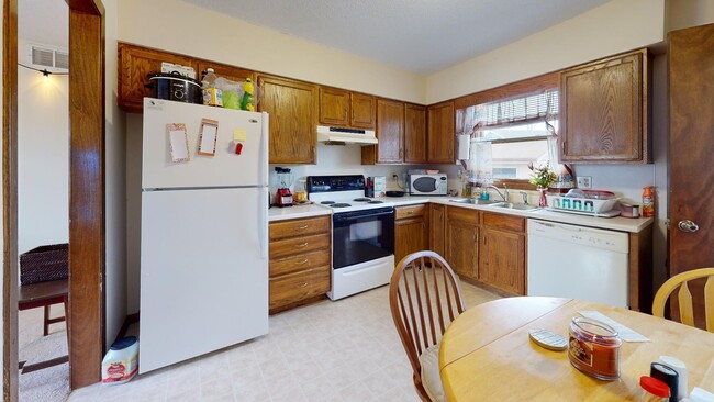 Building Photo - AVAILABLE AUGUST! 2317 Prairie View East