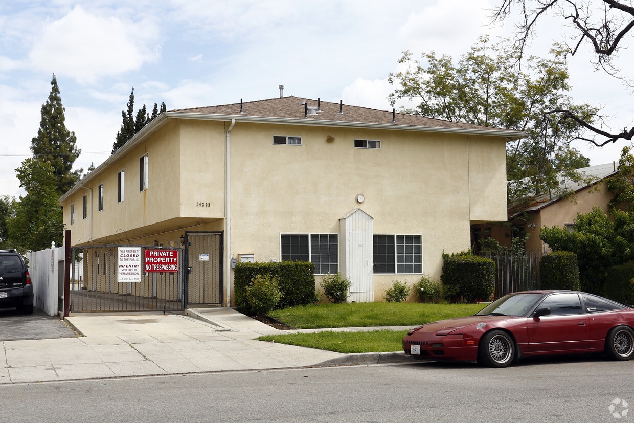 Primary Photo - 14203 Sylvan St