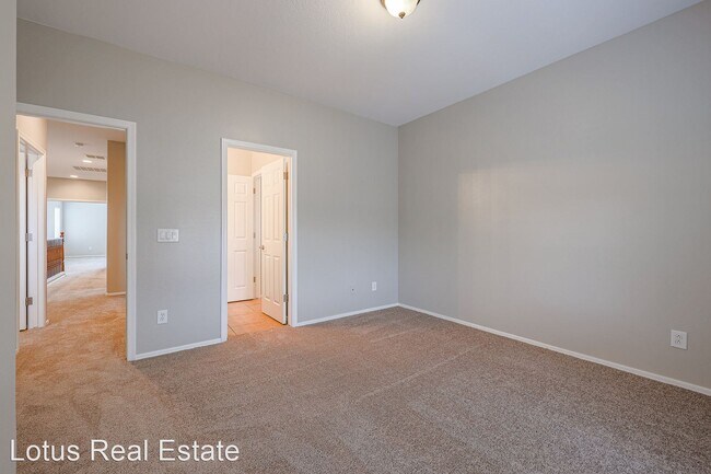 Building Photo - 4 br, 3.5 bath House - 5455 W Molly Ln.