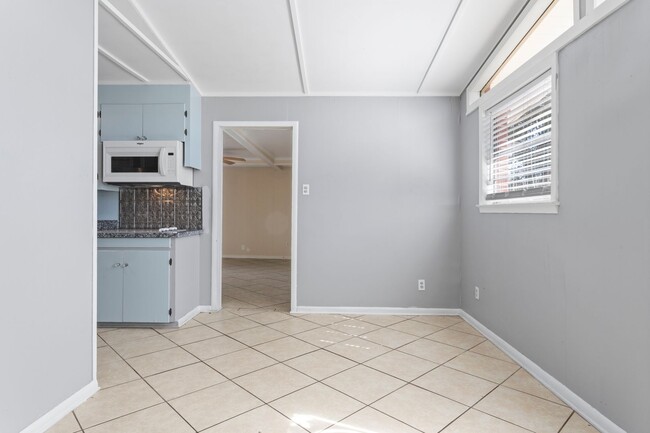 Building Photo - Charming 3-Bedroom Home in the Heart of Ocean Springs!