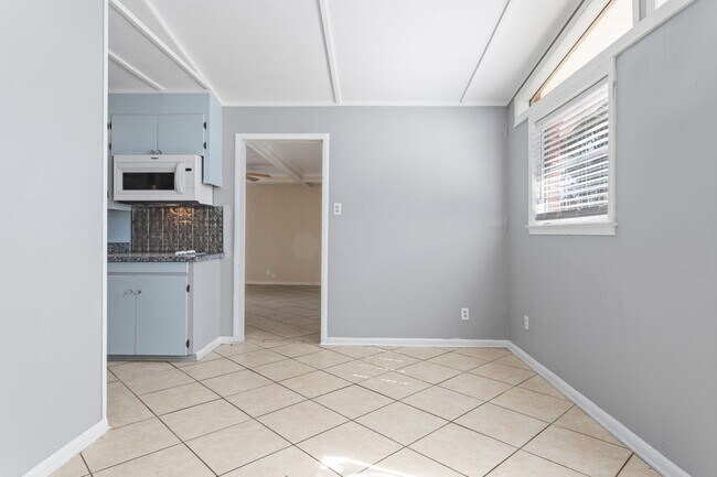 Foto del edificio - Charming 3-Bedroom Home in the Heart of Ocean Springs!