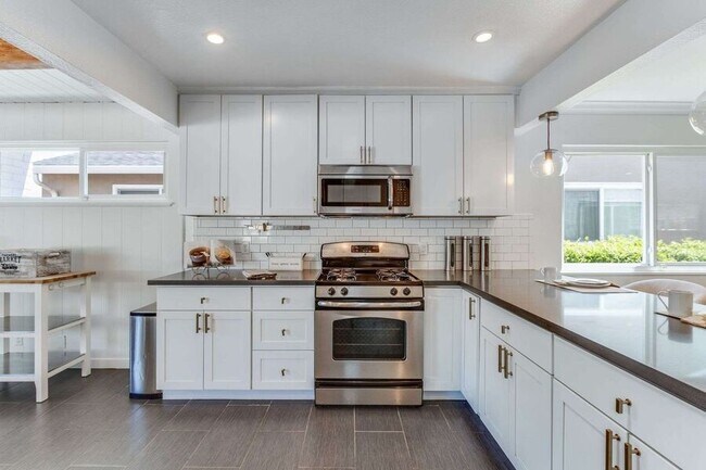 Photo - 36182 Magellan Dr House