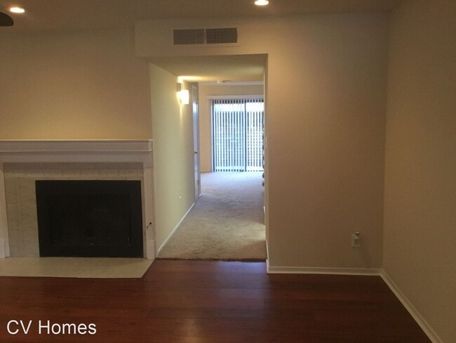 Building Photo - 3 br, 2.5 bath House - 539 W. Parlier Ave. #4