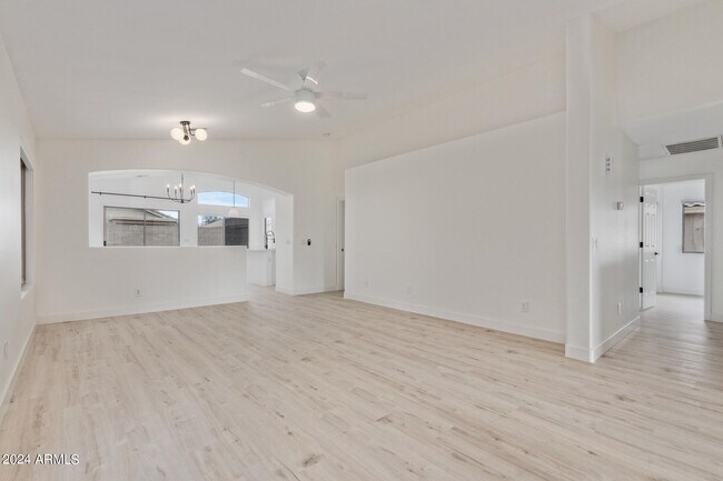Building Photo - 16644 W Cottonwood St