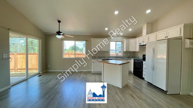 Foto del edificio - Welcome home to this charming 3 bedroom, 2 bathroom home in the heart of Yelm!