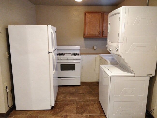 Building Photo - 232 1/2 and 232 Wilson