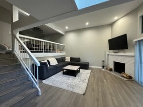 Building Photo - 6255 Canoga Ave