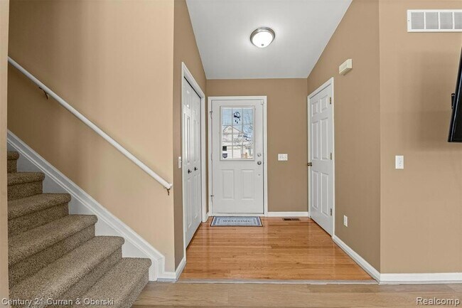 Building Photo - 7164 Richmond Dr