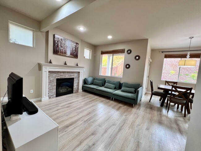 Building Photo - Beautiful 4BR | 2.5BA Home on Cul-de-Sac i...