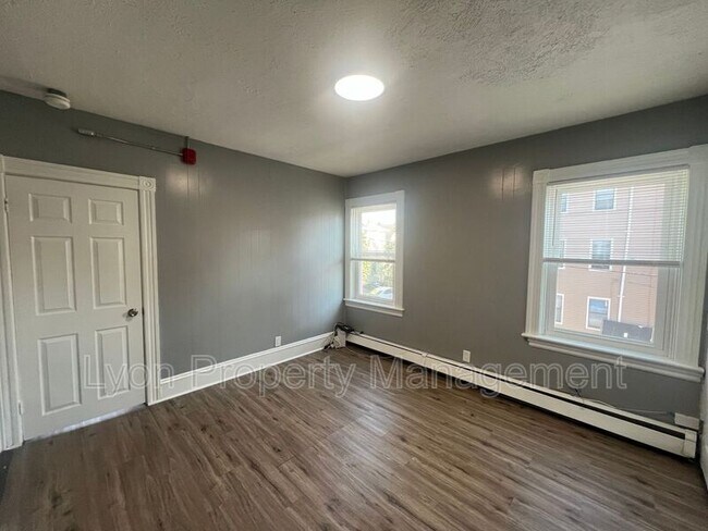 Building Photo - 111 Yale Ave
