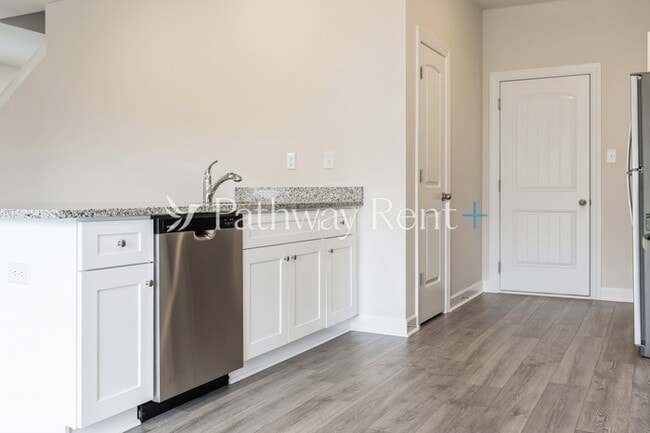 Building Photo - 3432 Quintana Dr