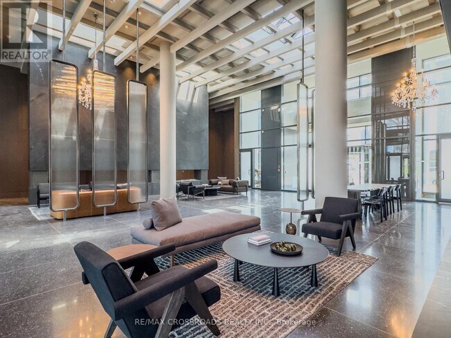 Photo du bâtiment - 8 Interchange Wy