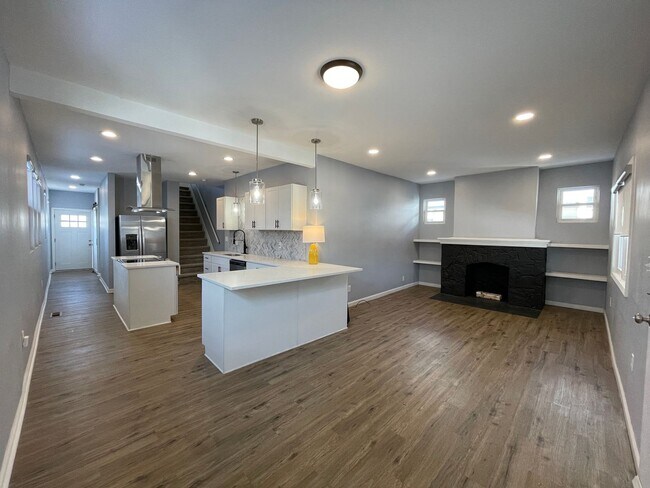 Building Photo - The perfect fusion of vintage charm and mo...