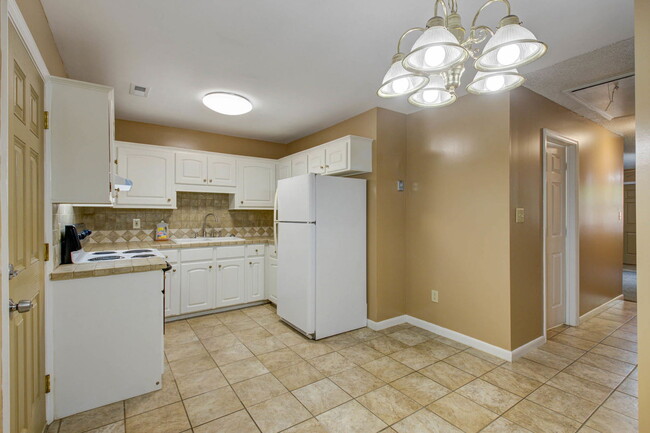 Building Photo - 2759 Oak Leaf Dr