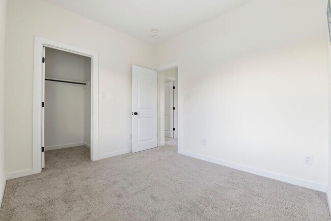Foto del edificio - 6417 Eastland St