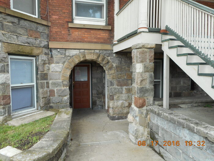 Primary Photo - 728 S Burdick St
