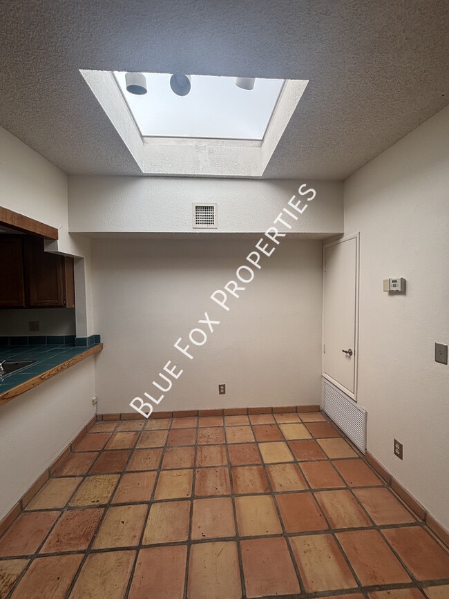 Building Photo - 5958 Sun County Blvd