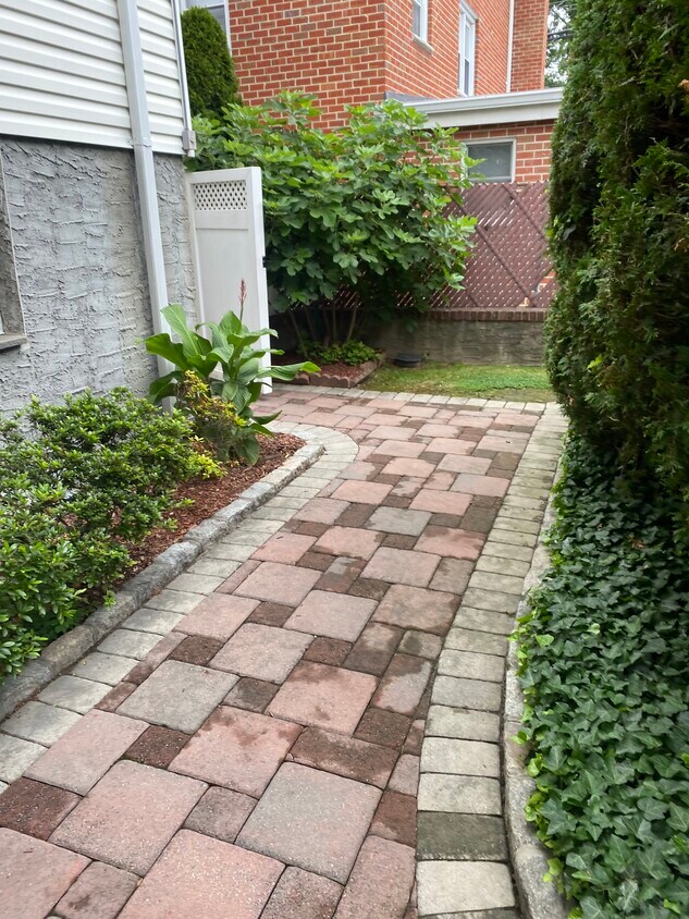 Walkway/patio - 7 Abner Plz