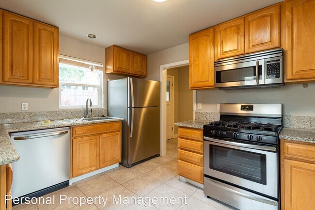 Building Photo - 2 br, 2 bath House - 2322 E 16th Street