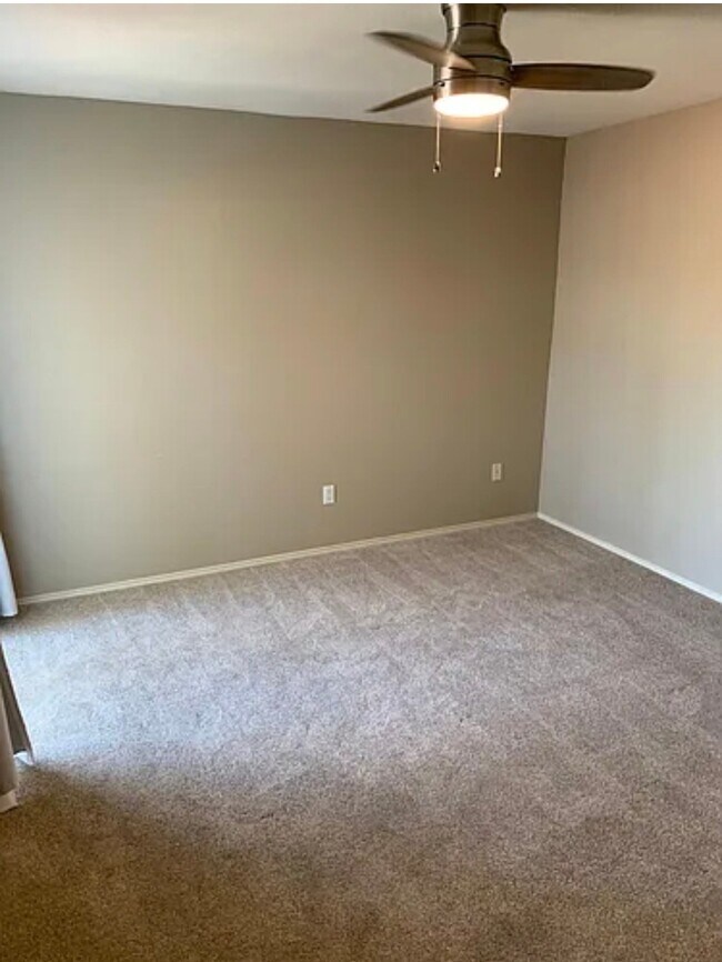 Foto del edificio - 7888 N Pinesview Dr