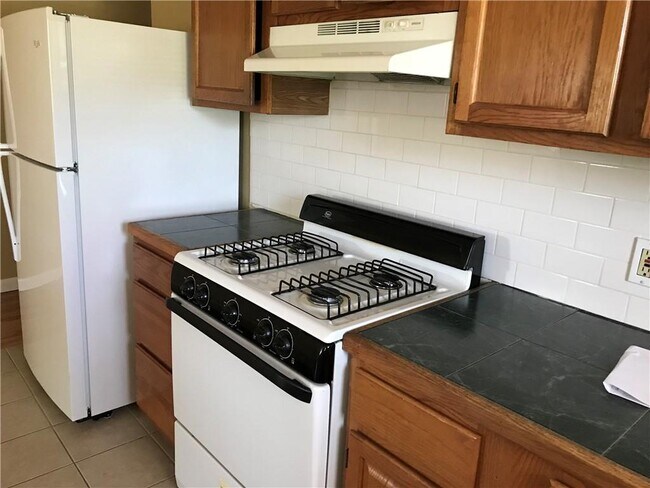 Foto del edificio - 1282 Chalkstone Ave