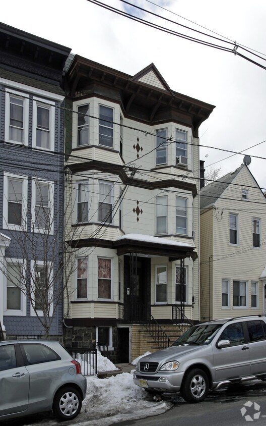 Primary Photo - 125 Hutton St