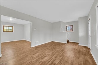 Building Photo - 485 E Archwood Ave