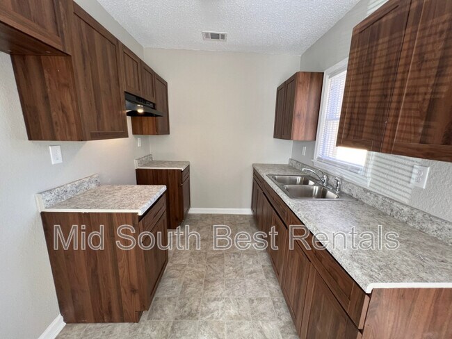 Building Photo - 60 E Fernwood Ave