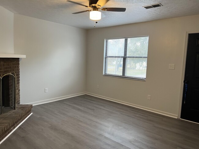 Building Photo - 11 Brick Ln Ct