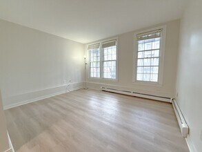 Building Photo - 103 River St
