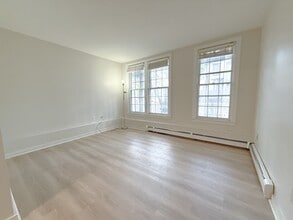 Building Photo - 103 River St