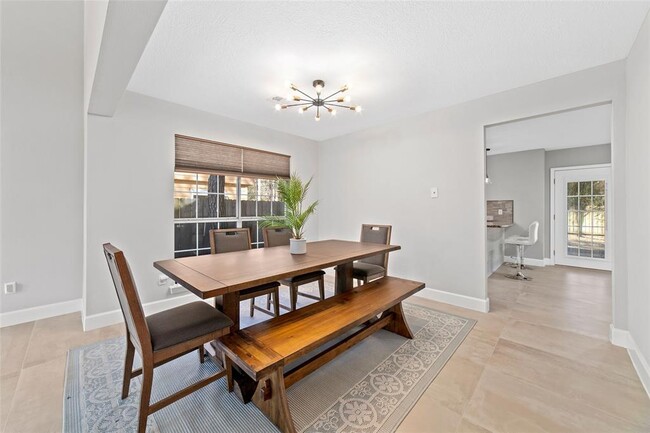 Foto del edificio - 183 N Village Knoll Cir