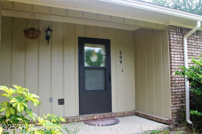 Building Photo - 3 br, 2 bath House - 609 Grenada