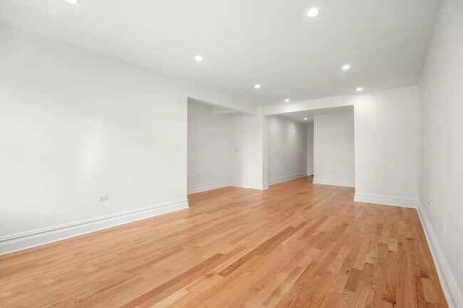 Foto del edificio - 97-25 64th Ave