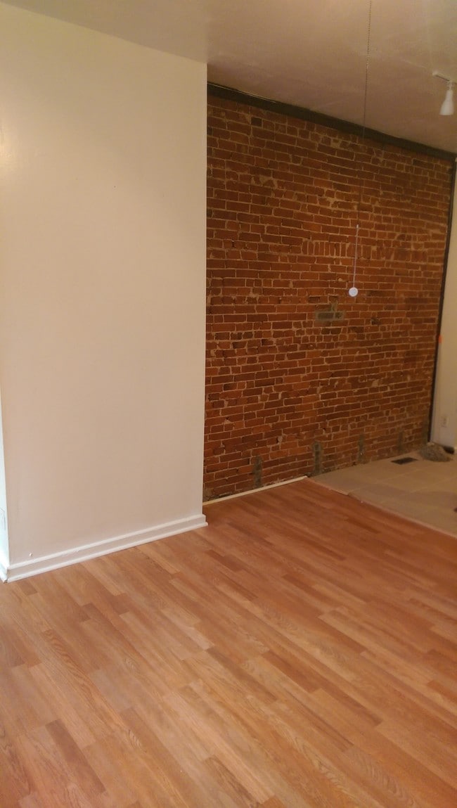 Foto del edificio - 2102 Chippewa St