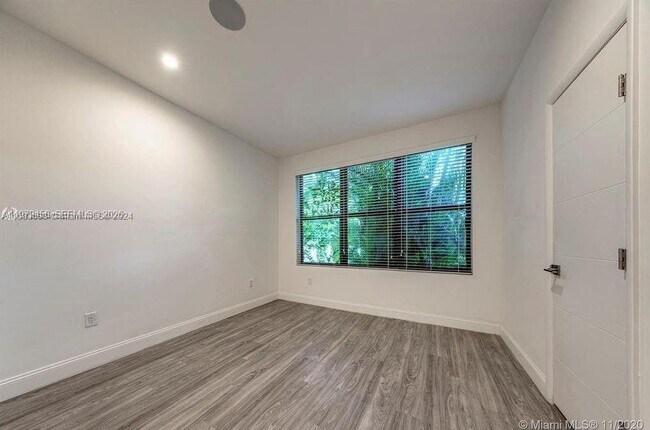 Foto del edificio - 473 Mendoza Ave