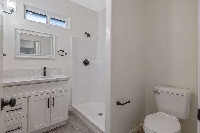 Foto del edificio - 601 E 10th St