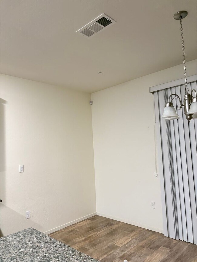 Foto del edificio - 1588 Hartley Dr