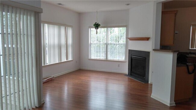 Building Photo - 731 Eden Terrace