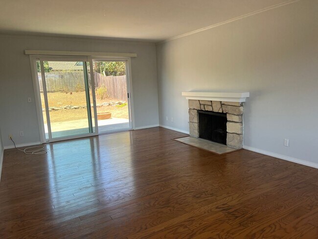 Foto del edificio - Spacious 2-Story Home in Kellogg School Di...