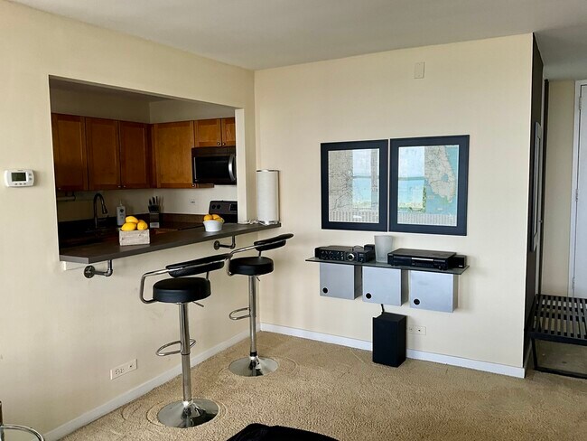 Foto del edificio - 655 W Irving Park Rd