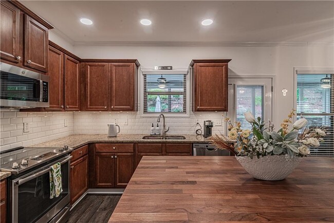 Building Photo - 4315 Suwanee Mill Dr