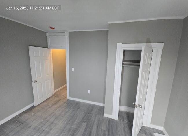 Foto del edificio - 2239 Sidney Ave