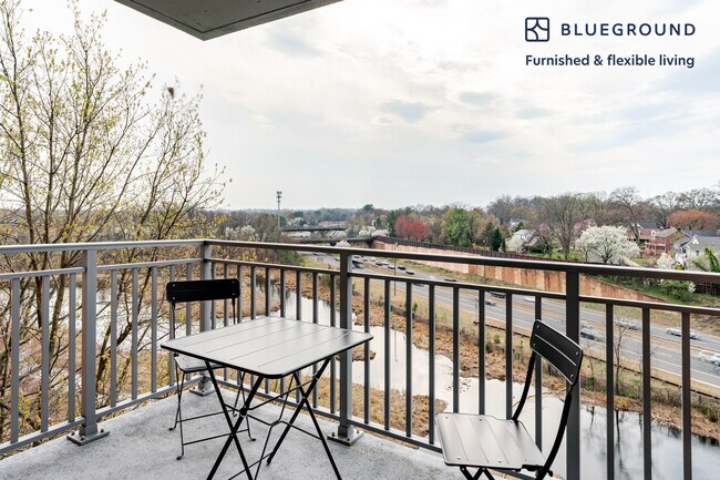 Building Photo - 4650 Washington Blvd