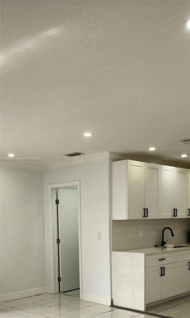 Foto del edificio - $3,100 13018 SW 49th Ter