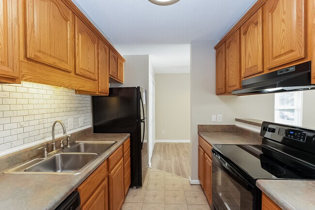 Foto del edificio - 5104 Holly Ridge Rd
