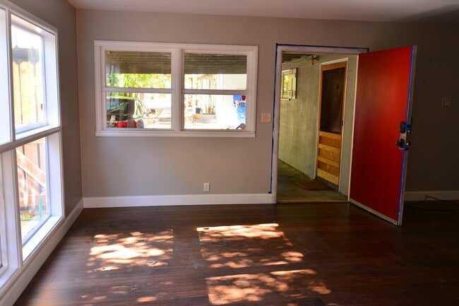 Building Photo - 20 Pleasant Valley Dr