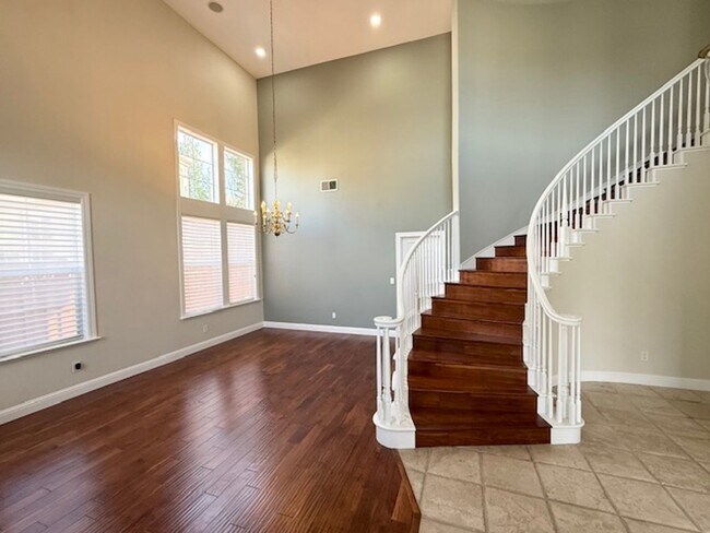 Foto del edificio - Ruby Hill 4 Bed plus Office / 3 bath, Exquisite Home in Gated Community, Amenities