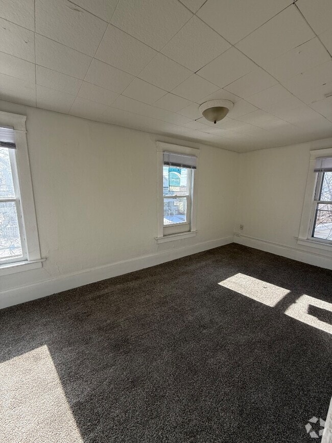 Building Photo - 811 Larned St