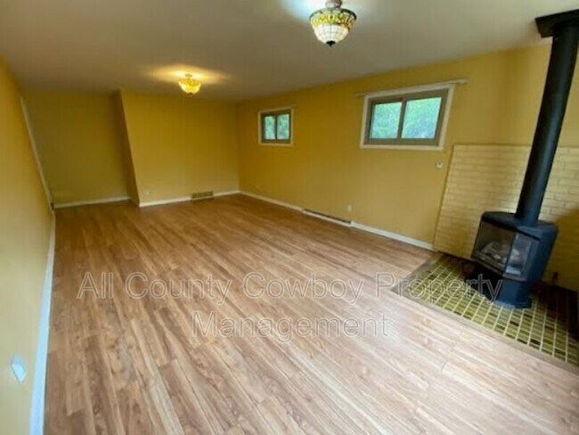 Building Photo - 659 N 10th St